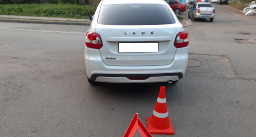 В Кирове на улице Труда под колесами Lada Granta оказался годовалый мальчик