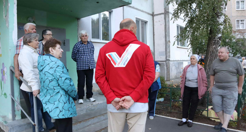 Не выходят из дома: пожилые люди и инвалиды три месяца живут без лифта в Кирове