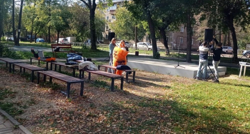 В сквере Дружбы прошло торжественное открытие новой сцены и спортплощадки 