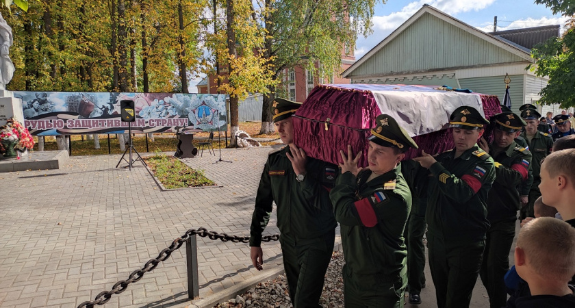 В Кировской области простились с погибшим на СВО бойцом