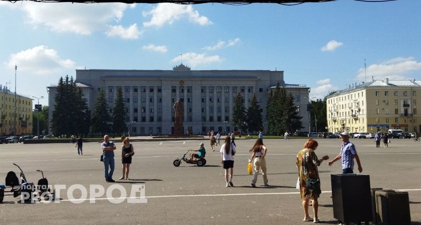 15 сентября проезд и парковка у Театральной площади в Кирове запрещены