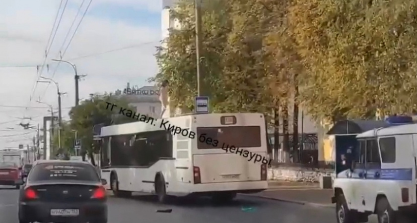 Новый штамм COVID-19 и голая кировчанка, танцующая на крыше автобуса: что обсуждают в Кирове