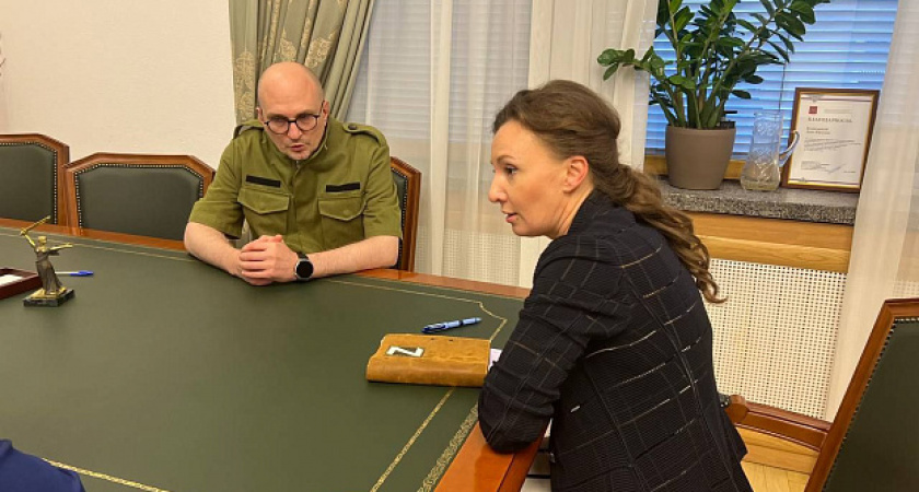 Вице-спикер Госдумы Анна Кузнецова поблагодарила Соколова за помощь многодетной семье с Украины