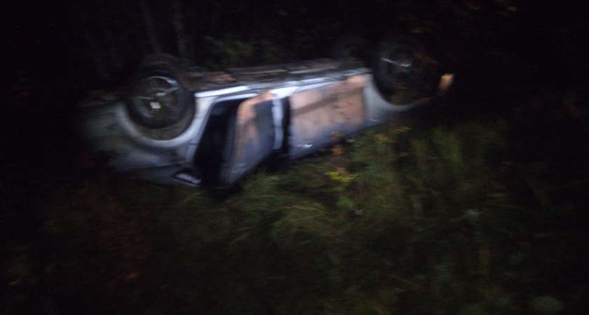 На трассе в Кировской области опрокинулась Volkswagen Polo