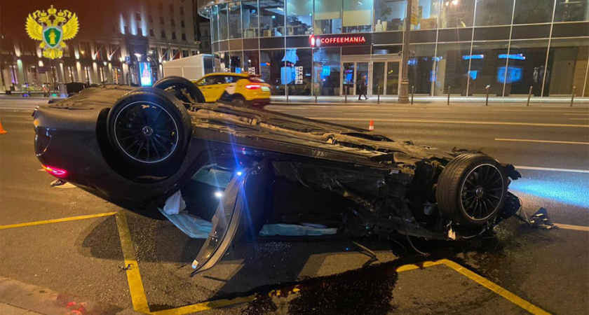 Страшное ДТП в центре Москвы: 21-летний кировчанин угнал Mercedes AMG GT с мойки, на которой работал