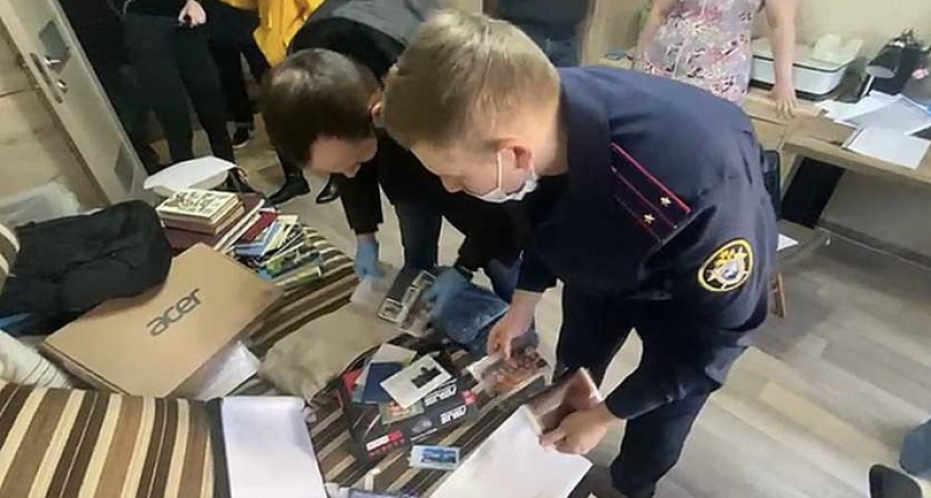 В Кирове идут обыски у представителей секты, собирающей деньги для боевиков киевского режима