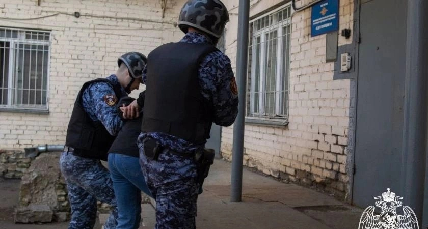 В Кирове рецидивиста задержали в магазине на улице Мира
