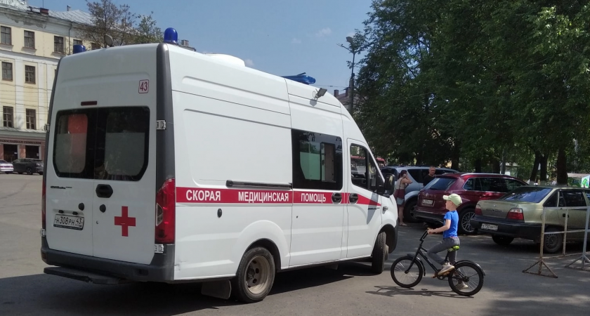 ЧП на дороге в Кирове: неизвестный брызнул из газового баллона в машину с двумя детьми