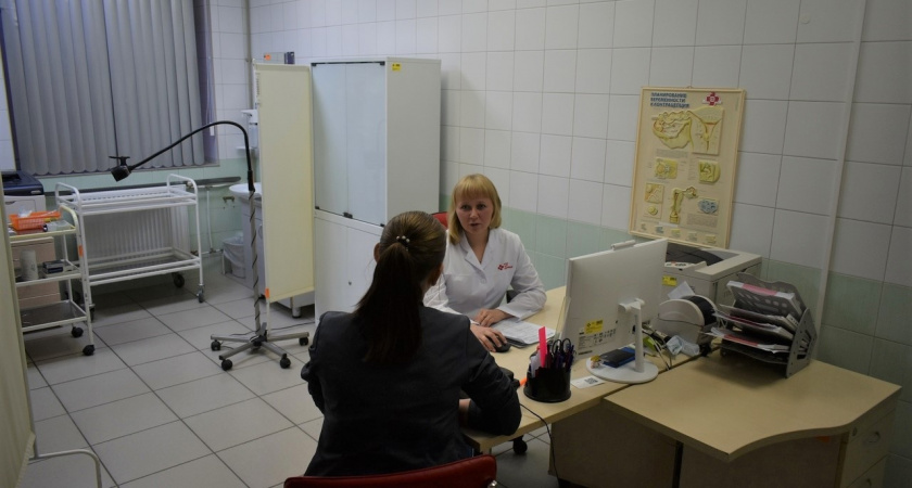 Боль во время менструации — тревожный сигнал: гинеколог рассказала самое важное о нарушениях цикла