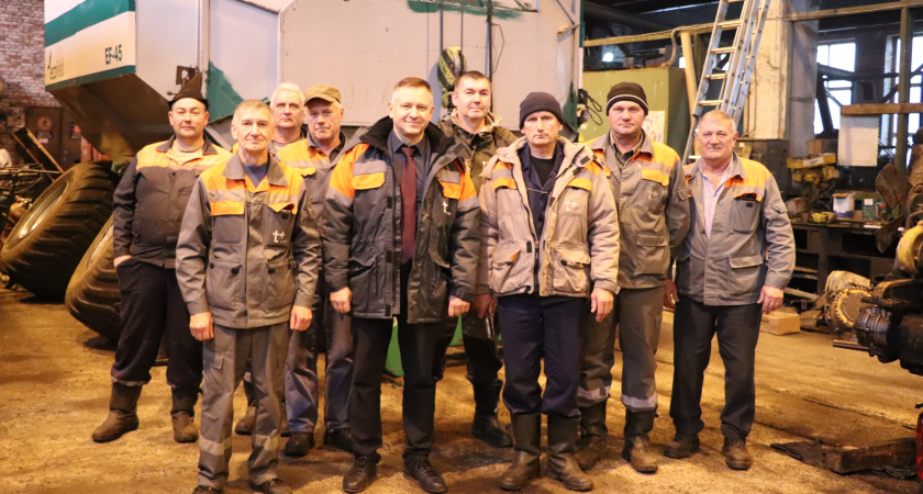 Директор АО "ВяткаТорф" поздравил сотрудников производственных участков с Днем торфяника