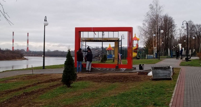 На набережной в Нововятске устанавливают фотозону 