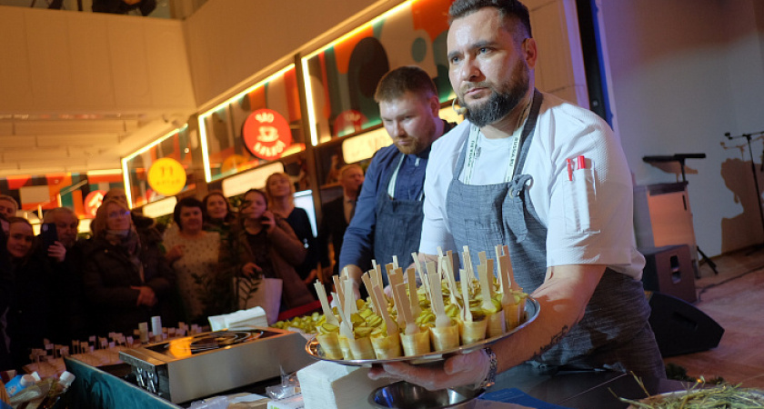 На выставке "Россия" кировчане угощали гостей любимым блюдом Салтыкова-Щедрина