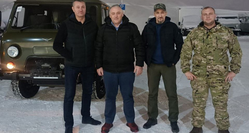 Кировским бойцам СВО предприниматель купил новый УАЗ