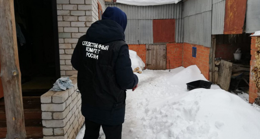 Истек кровью: жителя Кировской области зарезали во дворе дома