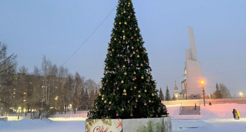 Главные елки во всех районах Кирова готовы к открытию: опубликована программа праздников