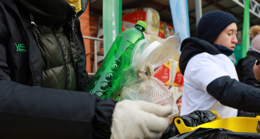 В центре Кирова 23 декабря новогодний экомобиль примет вторсырье