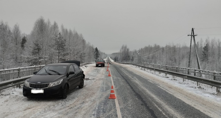 В Кировской области при столкновении двух легковушек пострадали три человека