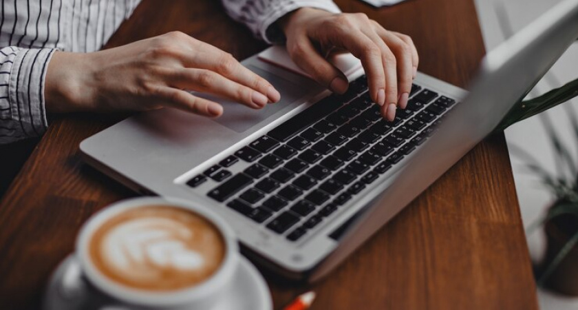 Кировчанам доступен фильм-концерт по мотивам музыкального сборника "1993% ХИТОВ" от МТС Лейбл