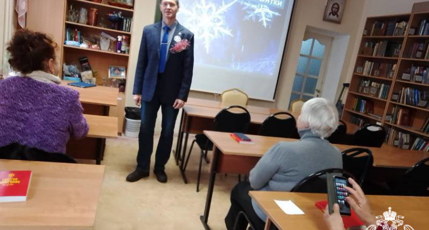 Ветеранам из Кирова провели лекцию об истории празднования Нового года