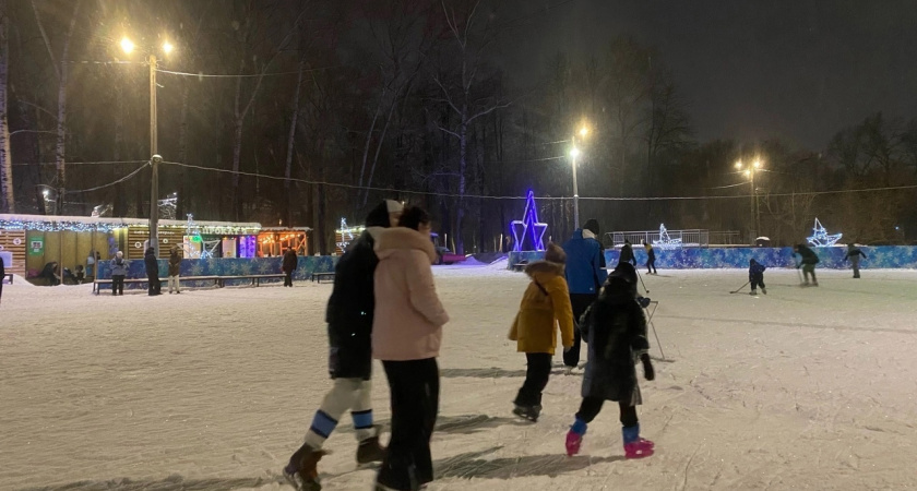В Кирове появилось еще одно место для массовых катаний на коньках