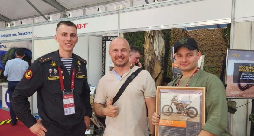 В школе Героя России с позывным "Струна" появилось посвященное ему художественное панно