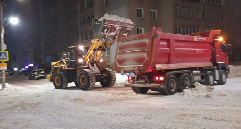 Не оставляйте свои машины: список мест, где в Кирове проведут очистку дорог от снега