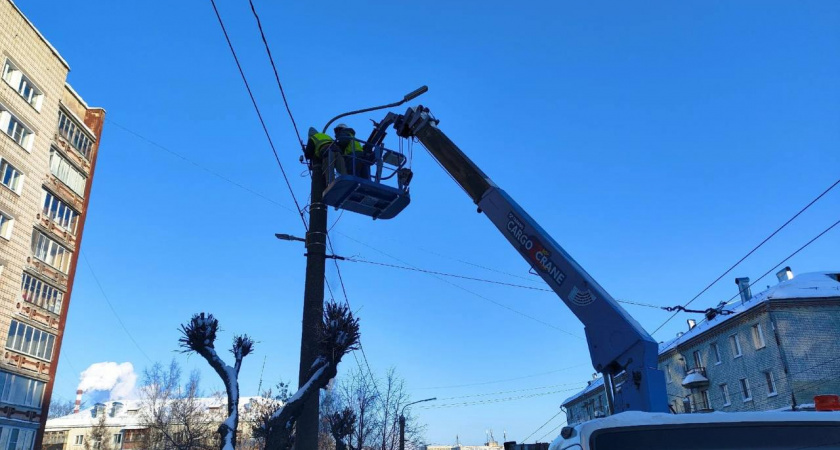 Вячеслав Симаков рассказал, где ведется работа по замете уличного освещения в Кирове