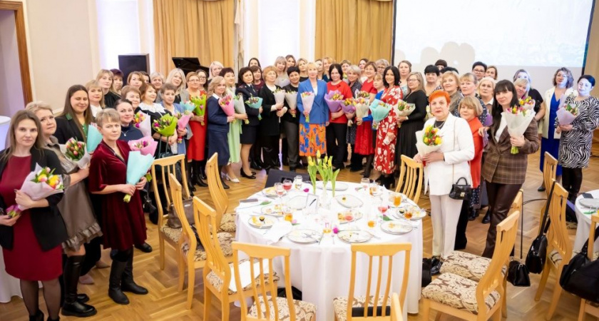 "Вы — главное богатство города!": Елена Ковалева провела праздничный прием для женщин-тружениц