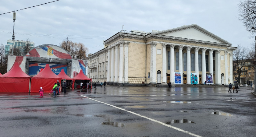 Кировские власти планируют благоустроить сквер рядом с драмтеатром