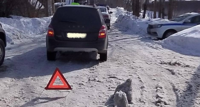 В Кирове на улице Полевой водитель Lada Granta сбил пешехода
