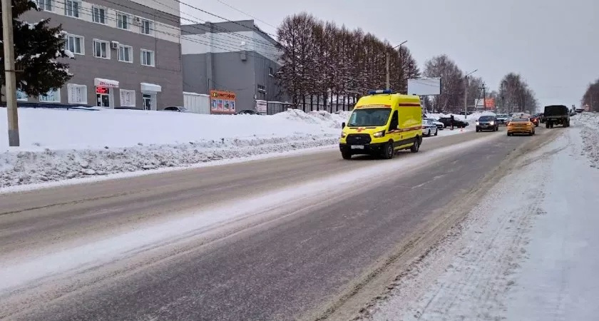В Кировской области водителя тягача насмерть зажало между рамами авто и прицепа