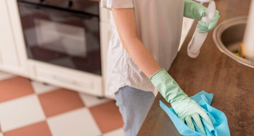 Средство за 30 рублей отмоет все до блеска: свекровь будет плакать от зависти, а муж завалит цветами