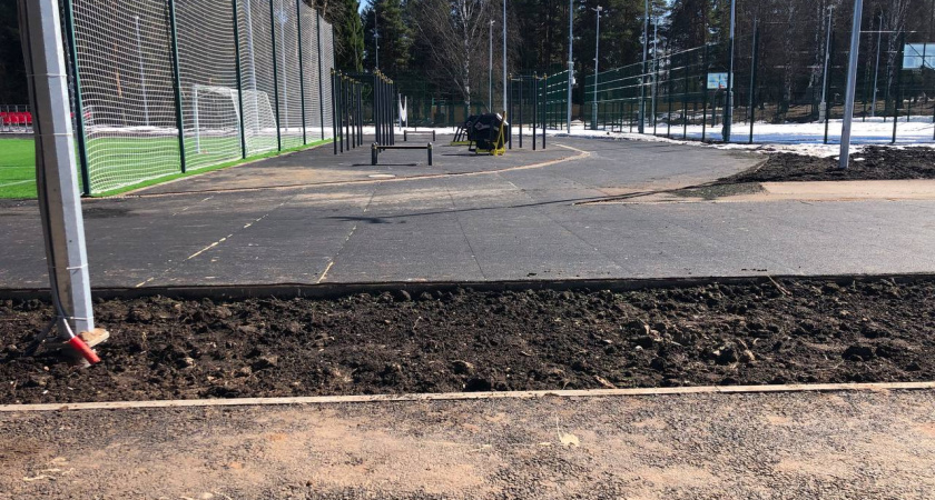 В Кирове рабочие не смогли правильно уложить беговые дорожки на спортплощадке