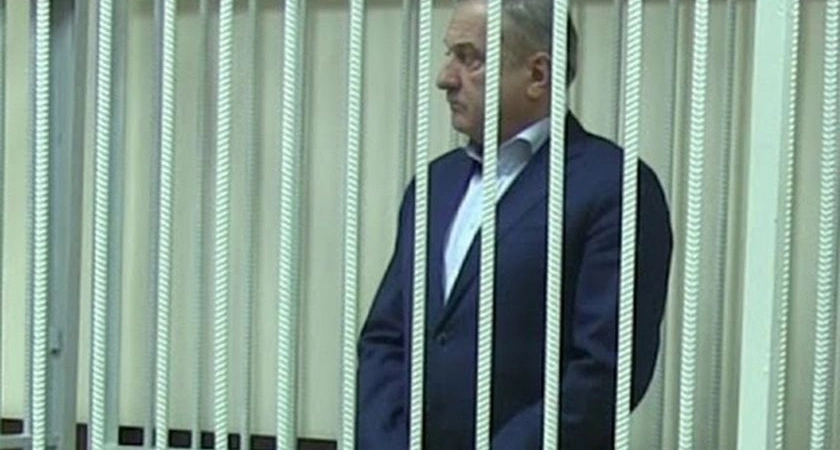 Фото к статье: Экс-главу Кирова Быкова перевели в колонию, а его имущество готовят к продаже