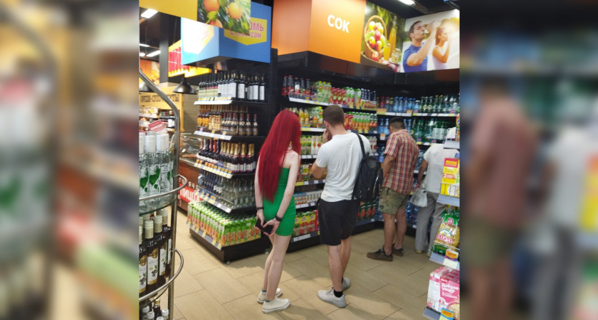 Снимет похмелье и стресс, этот сок полезен даже покупной: россияне становятся в очереди за ним