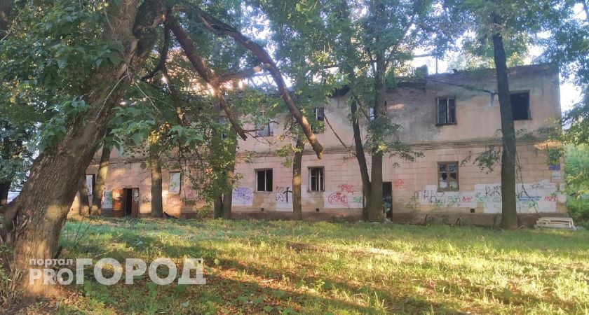 Администрация города девять лет не переселяла кировчанина из аварийного жилья