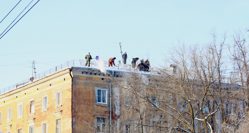 В Яранске семья малышки, на которую свалилась глыба льда, получит компенсацию