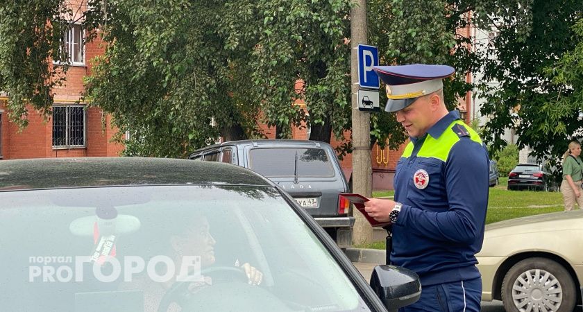 Лишили прав за сироп от кашля: Минздрав опубликовал список запрещенных для водителей лекарств