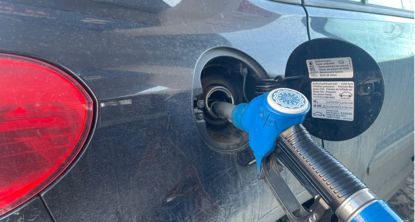 Не заправляйтесь там никогда, иначе машине конец! Названы АЗС с некачественным бензином