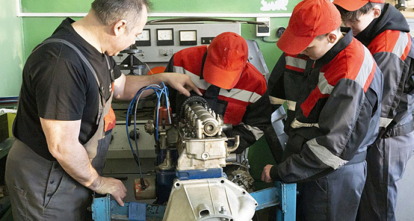 Кировских подростков отправят работать на военные заводы