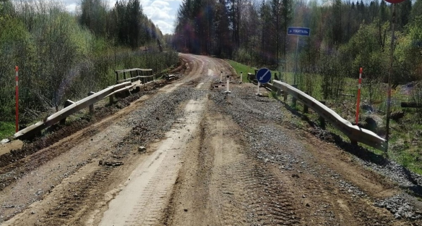 В Афанасьевском районе для большегрузов ограничили движение по мосту через реку Ужитель