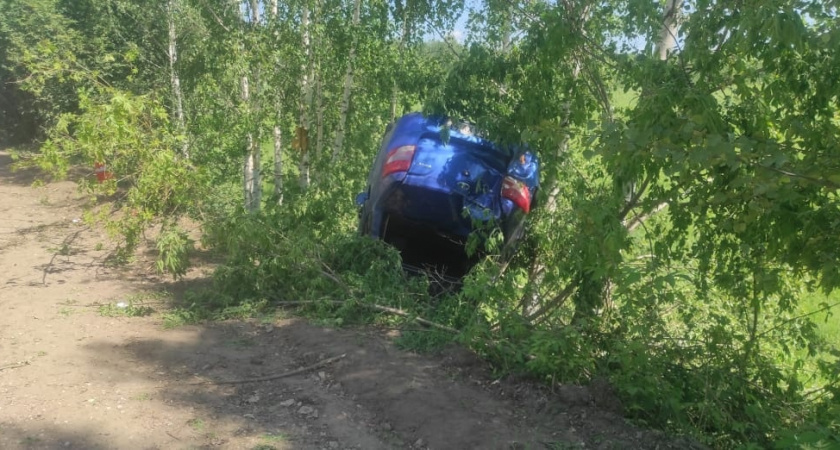 В Вятскополянском районе водитель Lada Granta погиб после опрокидывания машины