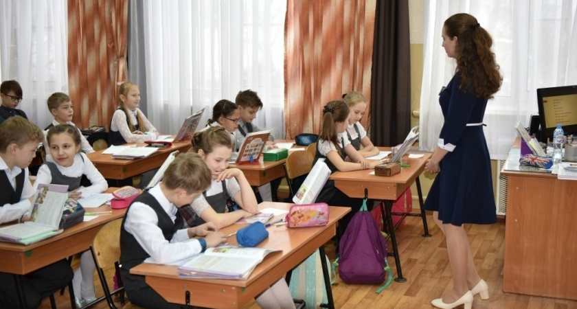 На зарплаты кировским педагогам выделили 6,5 миллиарда рублей за пять месяцев