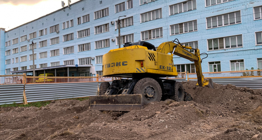 В Кирове на территории больницы оборудуют надземный переход за 90,4 млн рублей