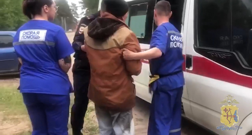 Кировские полицейские спасли мужчину, блуждавшего в лесу более суток