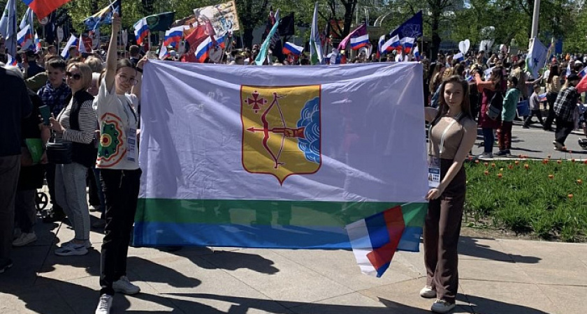 Жители региона впервые отметят День флага Кировской области