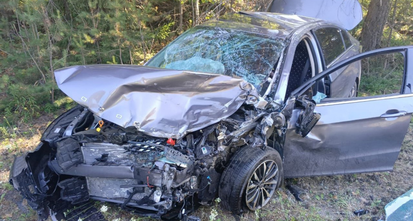 В аварии под Кировом две машины превратились в груду металла: пятеро пострадали