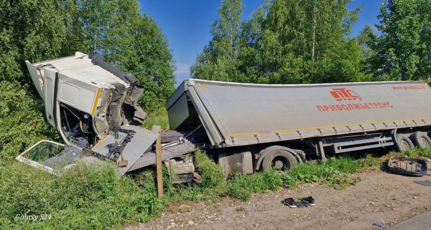На трассе в Советском районе водитель легковушки погиб, столкнувшись с фурой