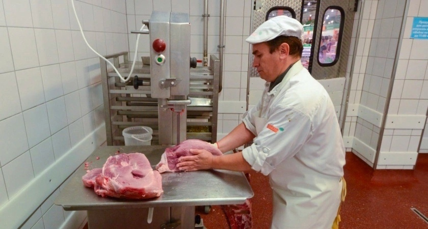 В Кировской области мясокомбинат тоннами готовил сомнительные полуфабрикаты