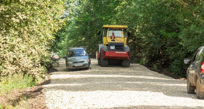В Кирове продолжается ремонт самых проблемных участков грунтовых дорог